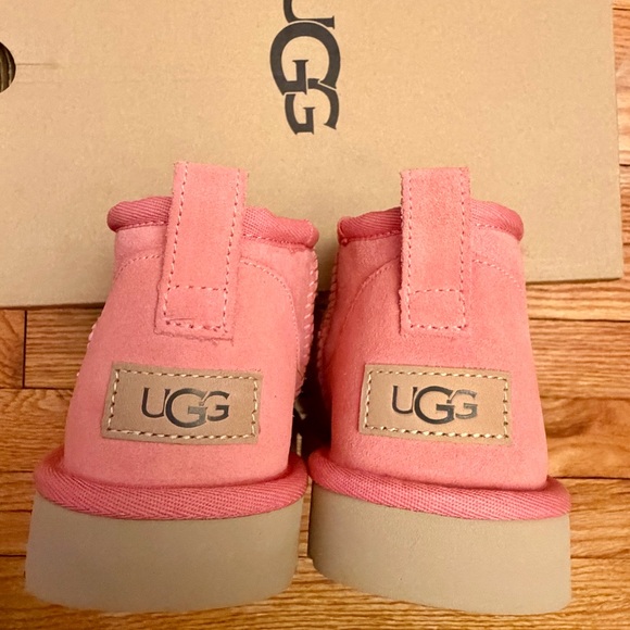 NEW IN BOX UGG Classic Ultra Mini Light Pink Blossom Ankle Boot Womens US 8 - Picture 6 of 10